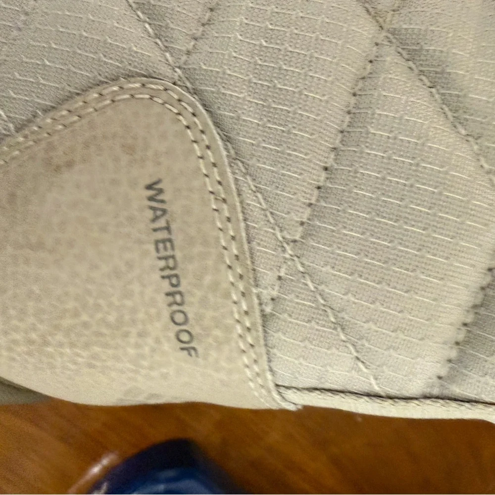 Columbia Women's Light Gray Winter Boots - Picture 6 of 8